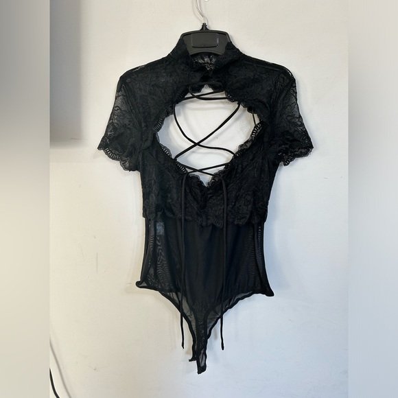 HELLO MOLLY BRING THE HEAT LACE BODYSUIT BLACK - Picture 4 of 6